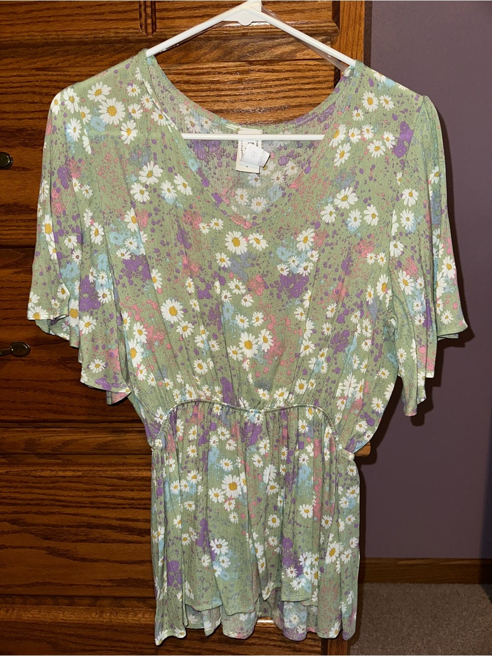 NWT Sz S Honeyme Green Floral V-Neck Peplum Top with Daisy Print